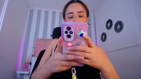 Snapshot of sara_angeelss chatting on October 2, 12:26 am Sara... online show from October 2, 12:26 am