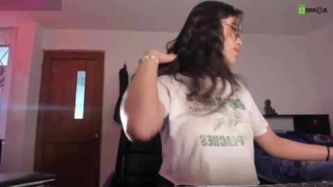 sara_aster online show from April 3, 10:30 pm