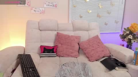 Sara Crowe online show from January 26, 2:56 am