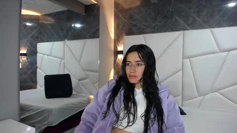 Sara online show from April 29, 12:30 pm