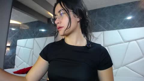 Sara online show from May 18, 11:49 am