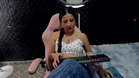 Snapshot of sara_hot_2 chatting on October 14, 1:25 pm no limits sarah online show from October 14, 1:25 pm