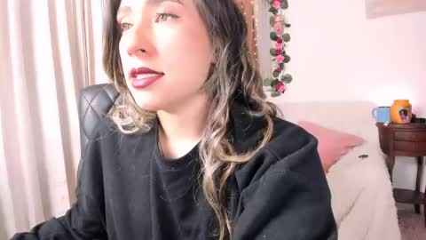 sara_kaii online show from May 18, 1:37 am