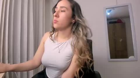 sara_kaii online show from May 10, 11:51 pm