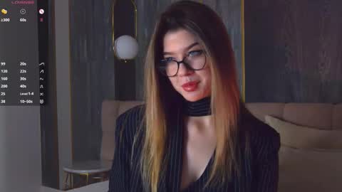 Snapshot of sara_lewiis chatting on October 6, 4:23 pm Sara online show from October 6, 4:23 pm