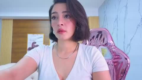 Sara  online show from June 20, 1:58 pm