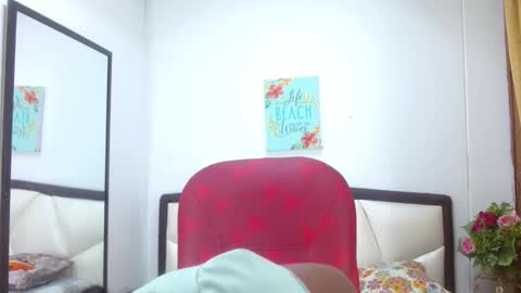 Snapshot of sara_marks chatting on October 6, 11:27 am S A R A online show from October 6, 11:27 am