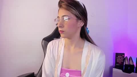 sara_roades online show from November 24, 10:45 pm