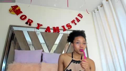 Snapshot of sara_williams01 chatting on September 25, 1:43 pm SARA 730 A 200 PM online show from September 25, 1:43 pm