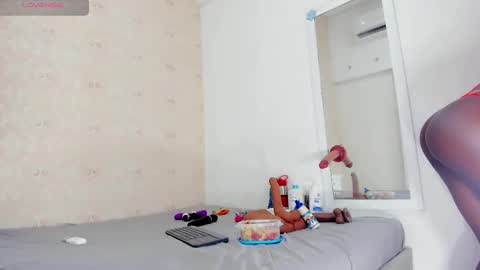 saraacollinss online show from February 19, 9:03 pm