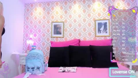 SaraAvila  online show from March 27, 8:20 pm