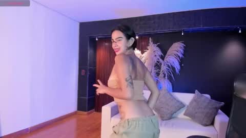 Snapshot of saracorraless chatting on February 12, 7:02 pm Sara Everyday From 1430 to 2130 Col Time online show from February 12, 7:02 pm