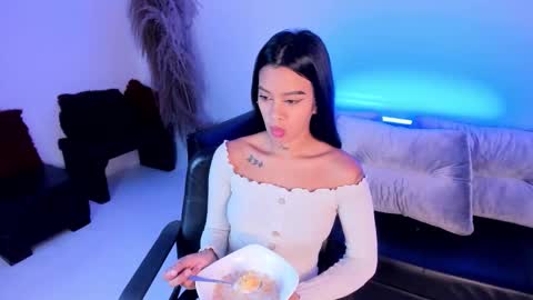 Snapshot of saracorraless chatting on September 27, 1:40 pm Sara Everyday From 1430 to 2130 Col Time online show from September 27, 1:40 pm
