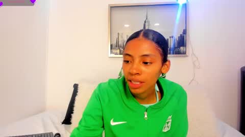 Snapshot of sarah_ashbourne chatting on October 2, 1:27 pm sarah_ashbourne online show from October 2, 1:27 pm