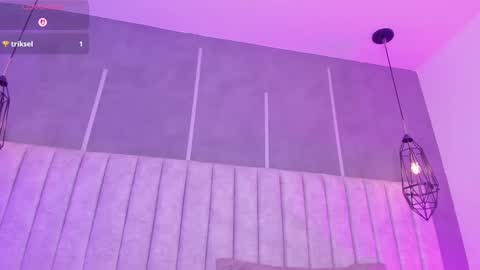 Sarah Bonneth online show from October 8, 1:04 pm