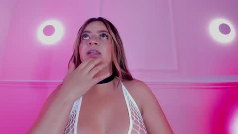 Sarah Bonneth online show from April 28, 11:36 am