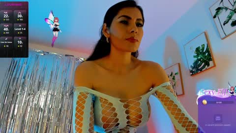 Snapshot of sarah_perez1 chatting on February 2, 10:28 pm INSTAGRAM...sarah22 p online show from February 2, 10:28 pm