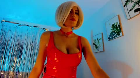 Snapshot of sarah_perez1 chatting on March 9, 3:32 am INSTAGRAM...sarah22 p online show from March 9, 3:32 am