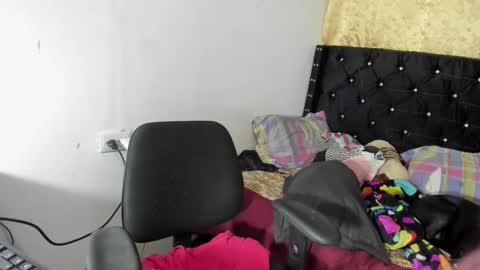 Snapshot of sarah_sweett chatting on September 24, 7:51 am Sarah online show from September 24, 7:51 am