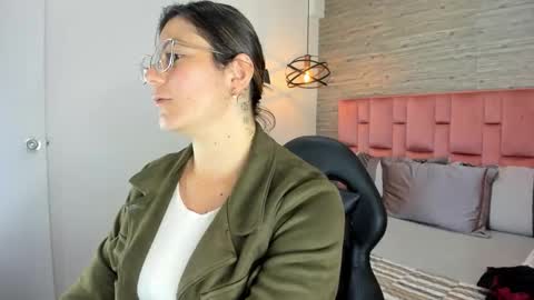 Sarah Deyvis online show from October 22, 2:22 pm