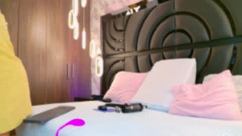 Snapshot of sarahgrey18 chatting on September 15, 11:40 am Sarah online show from September 15, 11:40 am