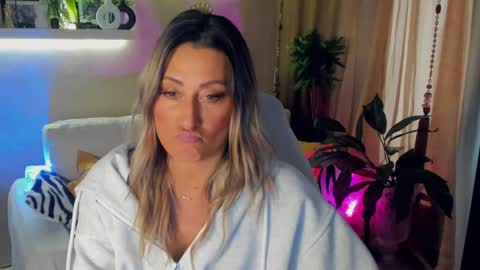 Divine Sarah NONUDE model online show from June 7, 3:52 pm