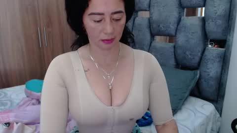Snapshot of sarahott_1 chatting on January 25, 1:35 pm Lia online show from January 25, 1:35 pm