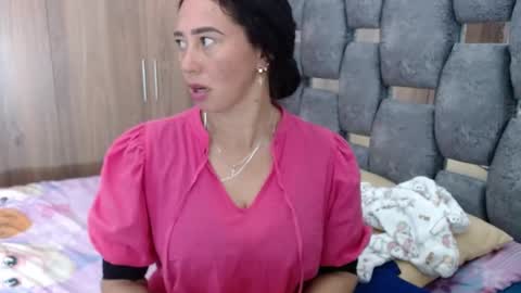 Snapshot of sarahott_1 chatting on February 1, 8:26 pm Lia online show from February 1, 8:26 pm