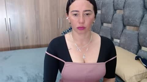 Snapshot of sarahott_1 chatting on February 18, 1:00 pm Lia online show from February 18, 1:00 pm