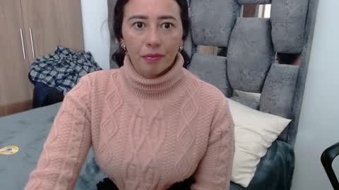Snapshot of sarahott_1 chatting on February 17, 8:38 pm Lia online show from February 17, 8:38 pm