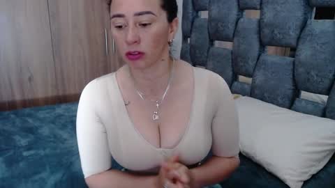 Snapshot of sarahott_1 chatting on February 24, 12:24 pm Lia online show from February 24, 12:24 pm
