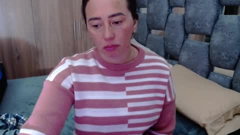 Snapshot of sarahott_1 chatting on February 19, 2:12 pm Lia online show from February 19, 2:12 pm