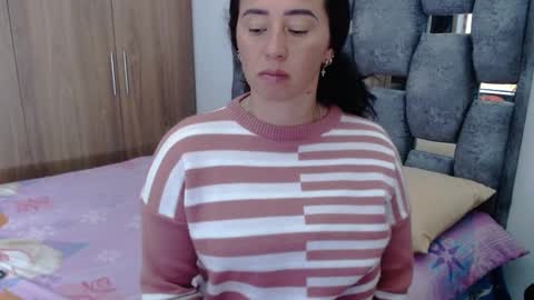 Snapshot of sarahott_1 chatting on February 14, 12:36 pm Lia online show from February 14, 12:36 pm