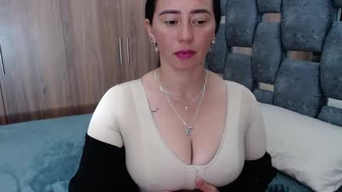 Snapshot of sarahott_1 chatting on February 25, 7:38 pm Lia online show from February 25, 7:38 pm