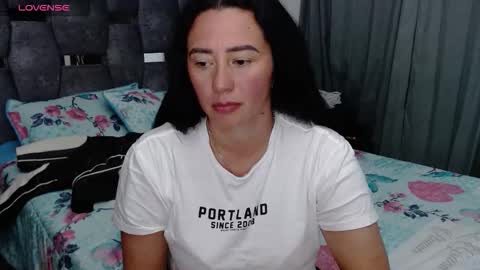 Snapshot of sarahott_1 chatting on October 15, 11:51 pm Lia online show from October 15, 11:51 pm