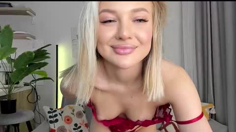 sarahphyllis online show from October 17, 9:40 pm