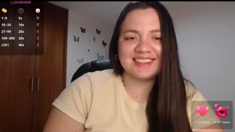 Snapshot of sarahros1 chatting on October 9, 3:43 am Sarah online show from October 9, 3:43 am