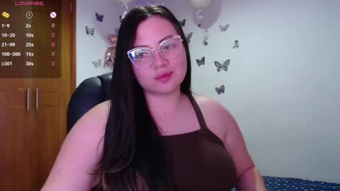 Snapshot of sarahros1 chatting on December 6, 2:24 am Sarah online show from December 6, 2:24 am