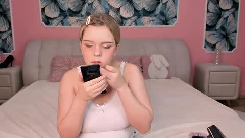 sarahwantslove online show from April 18, 9:15 pm