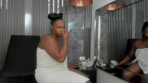 Snapshot of saraievans chatting on December 3, 3:18 am Sarai online show from December 3, 3:18 am