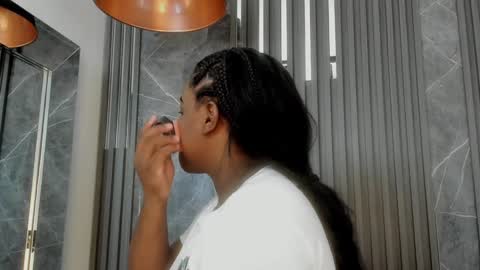 Snapshot of saraievans chatting on January 29, 3:33 am Sarai online show from January 29, 3:33 am