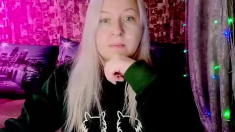 Sara online show from December 8, 8:36 pm