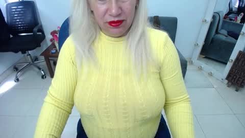 Snapshot of saralovens chatting on September 30, 3:28 pm Saraloves online show from September 30, 3:28 pm