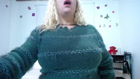 Snapshot of saralovens chatting on March 6, 2:08 pm Saraloves online show from March 6, 2:08 pm