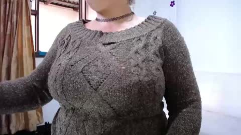 Snapshot of saralovens chatting on March 7, 12:45 pm Saraloves online show from March 7, 12:45 pm
