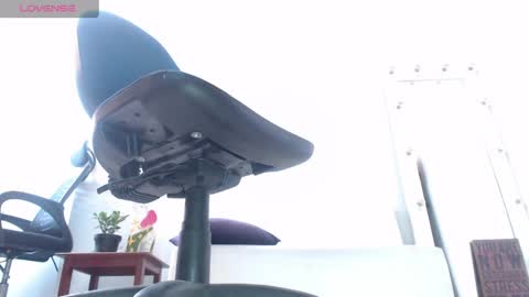 Saraloves online show from April 21, 2:13 pm