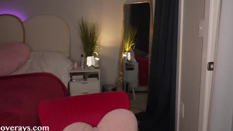 saraloverays online show from March 4, 3:13 am