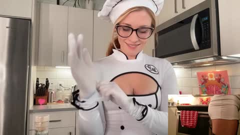 saraloverays online show from October 28, 2:17 am