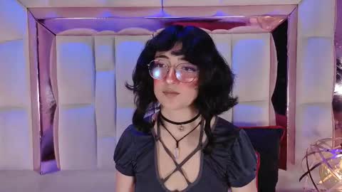 sara  online show from March 27, 8:26 am