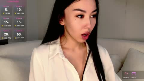 Mia online show from December 10, 8:51 am